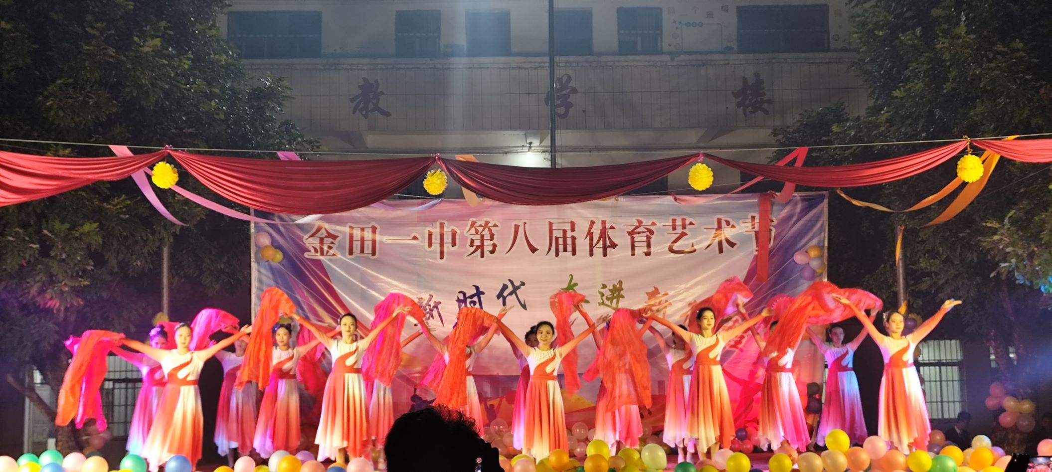 千亿体育app下载(中国)官方网站到金田一中、石咀二中参与晚会表演 丨千亿体育app下载(中国)官方网站