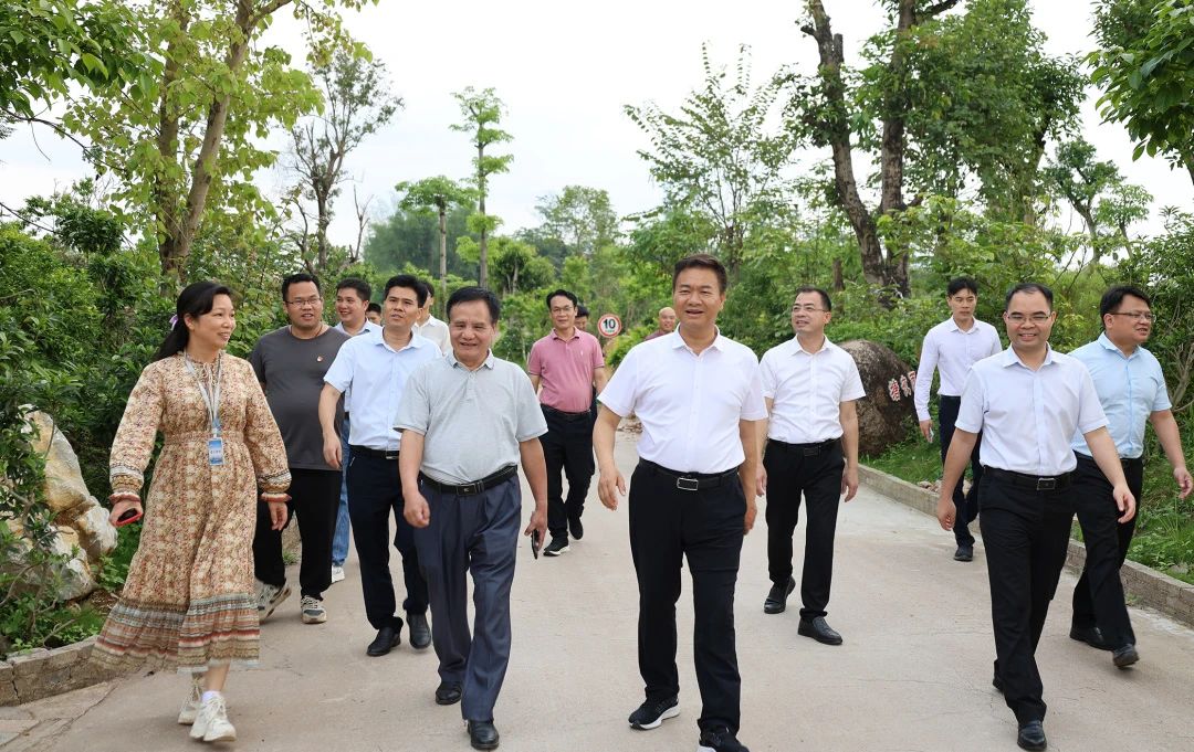 桂平市市长黄德佳等领导到我校指导工作 丨 千亿体育app下载(中国)官方网站